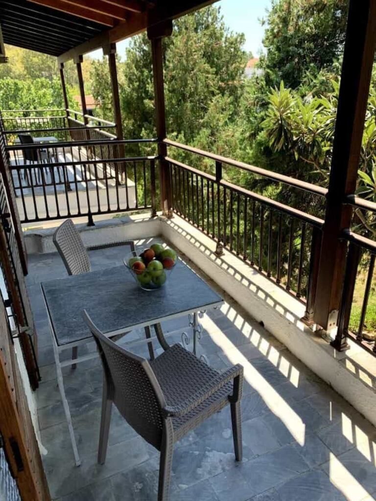 Balcony upstairs757 (1)